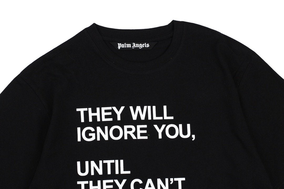 تي شيرت بأكمام قصيرة