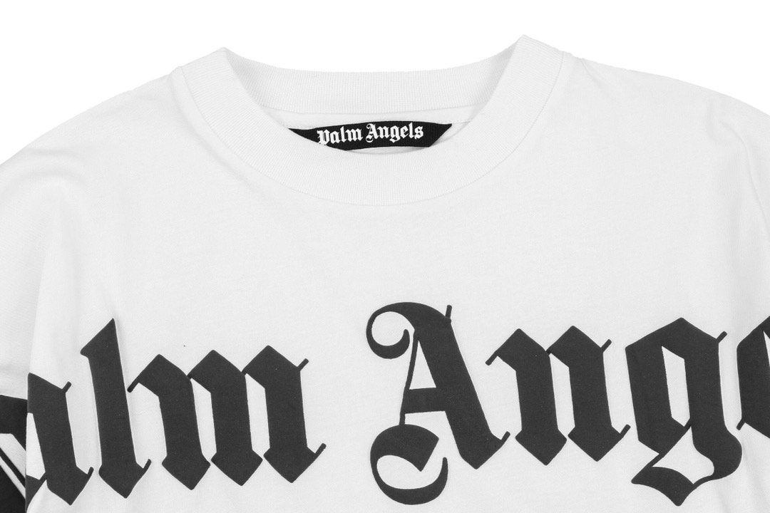 تي شيرت بأكمام قصيرة