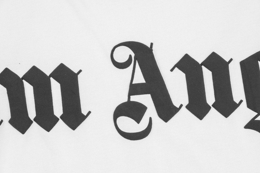 تي شيرت بأكمام قصيرة