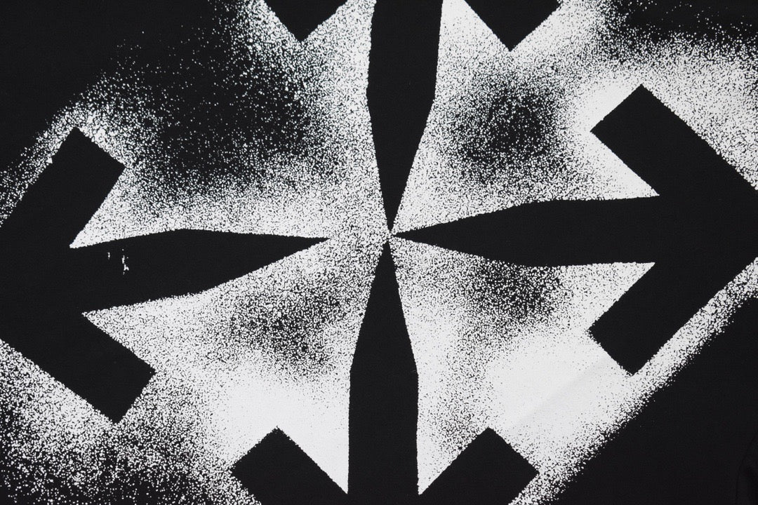 تي شيرت بأكمام قصيرة