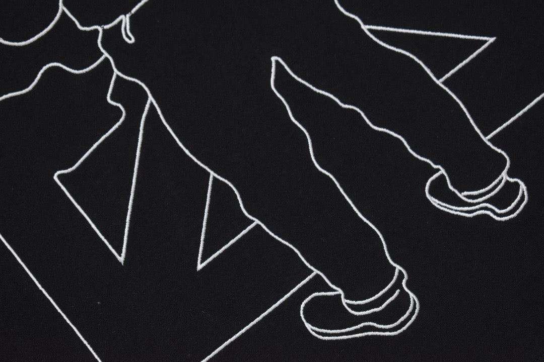 تي شيرت بأكمام قصيرة