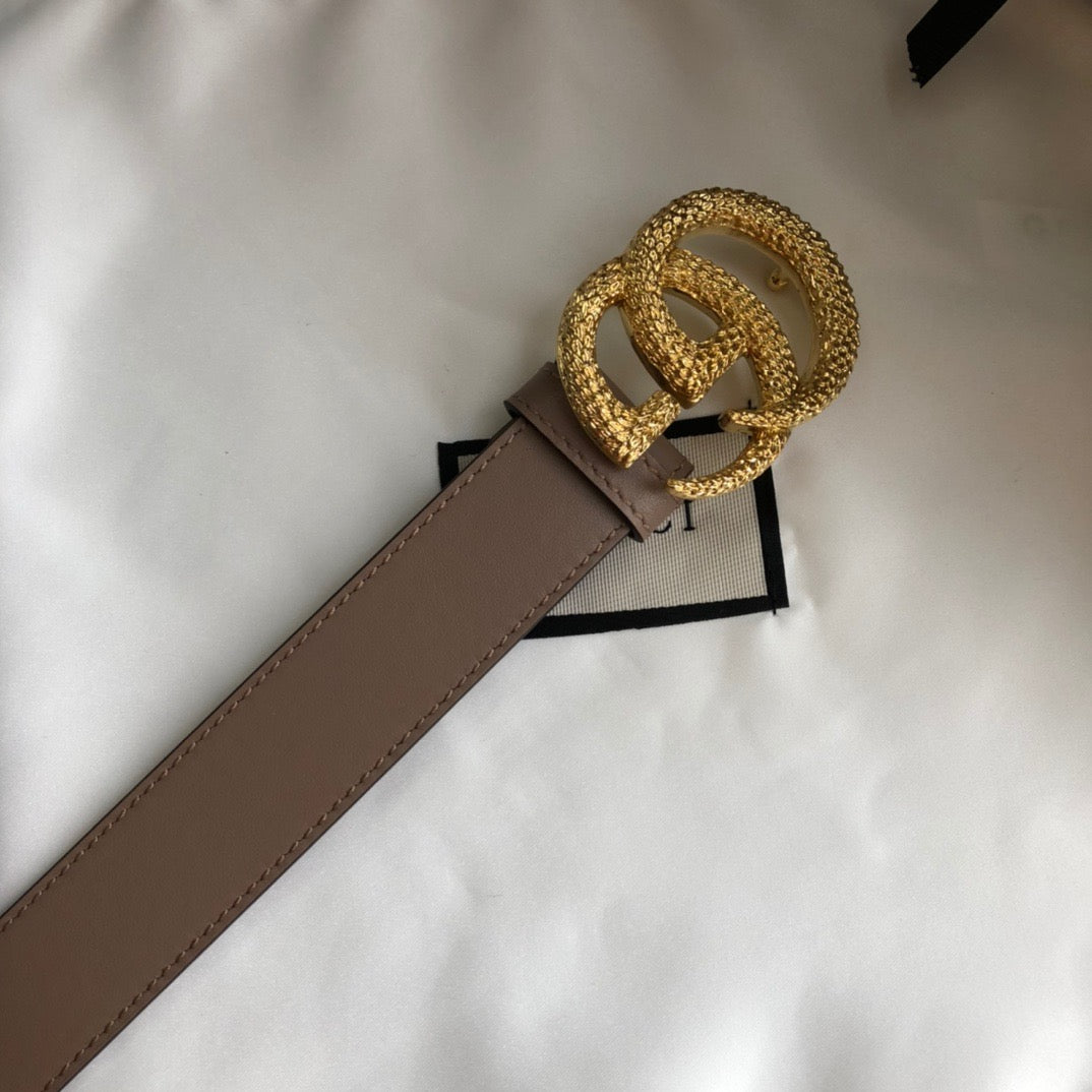 Off-White und Braune Gürtel