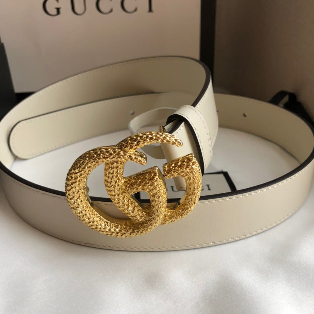 Off-White und Braune Gürtel