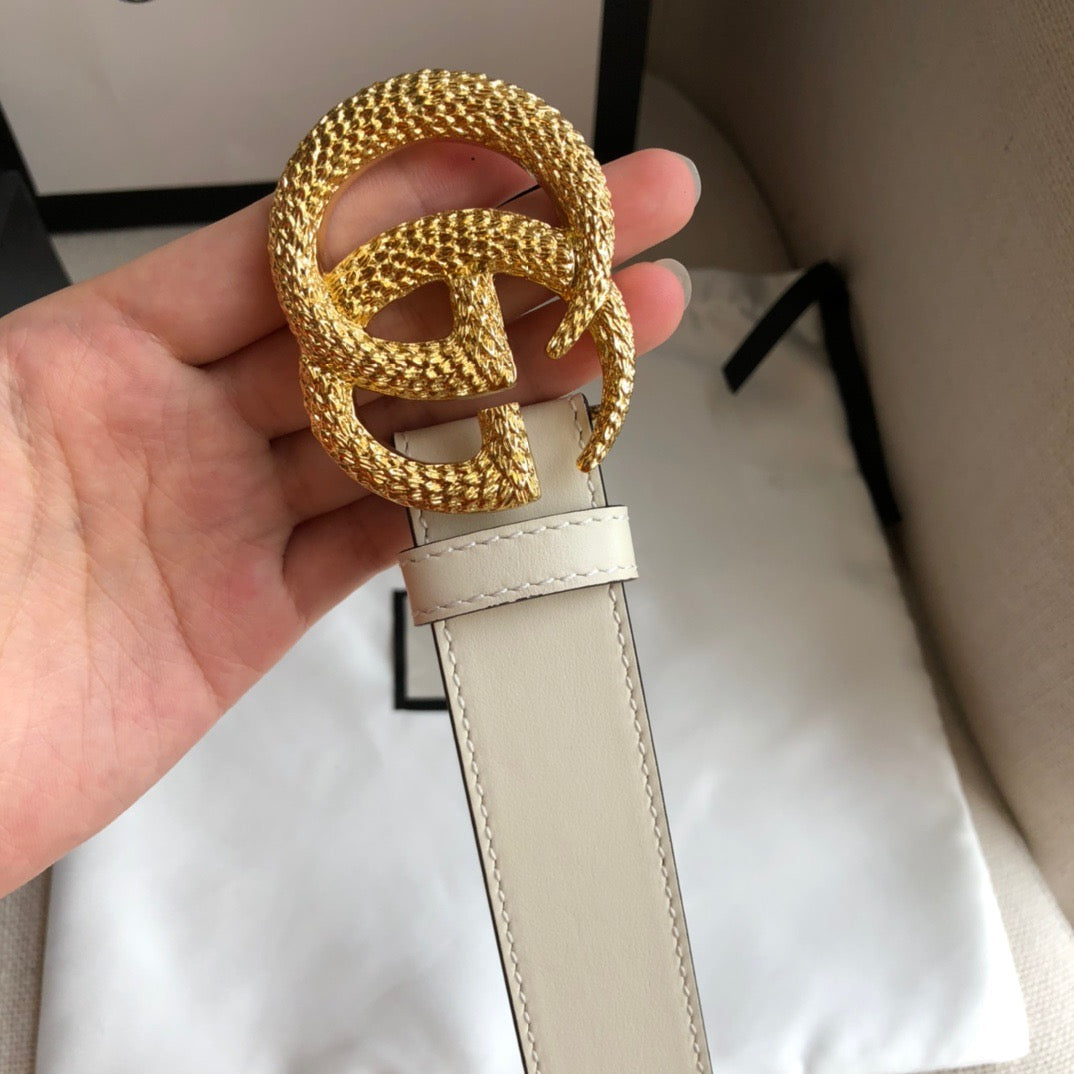 Off-White und Braune Gürtel