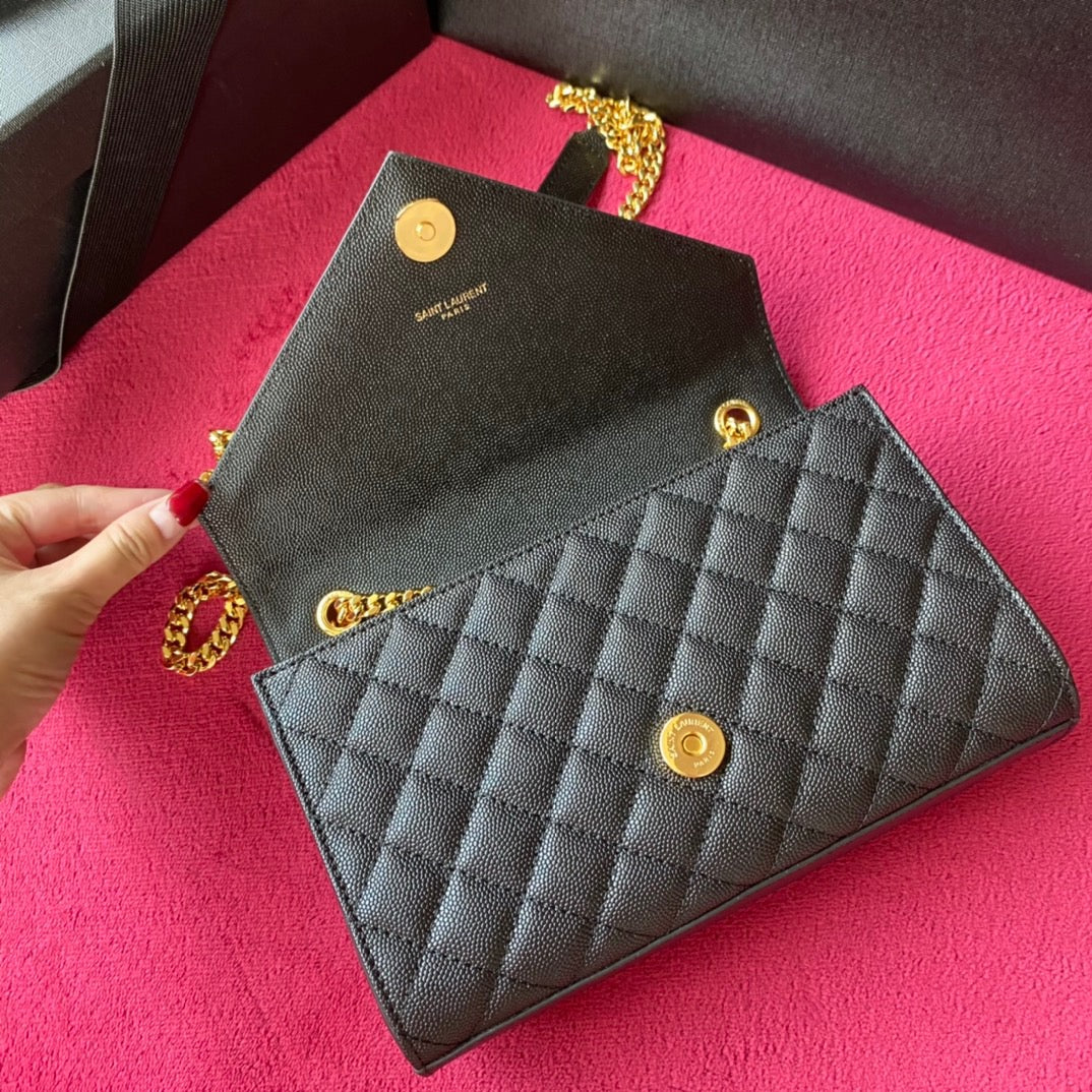 Taschen in Schwarz, Kastanienbraun und Cremeweiß