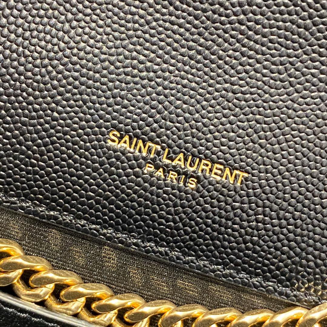 Taschen in Schwarz, Kastanienbraun und Cremeweiß