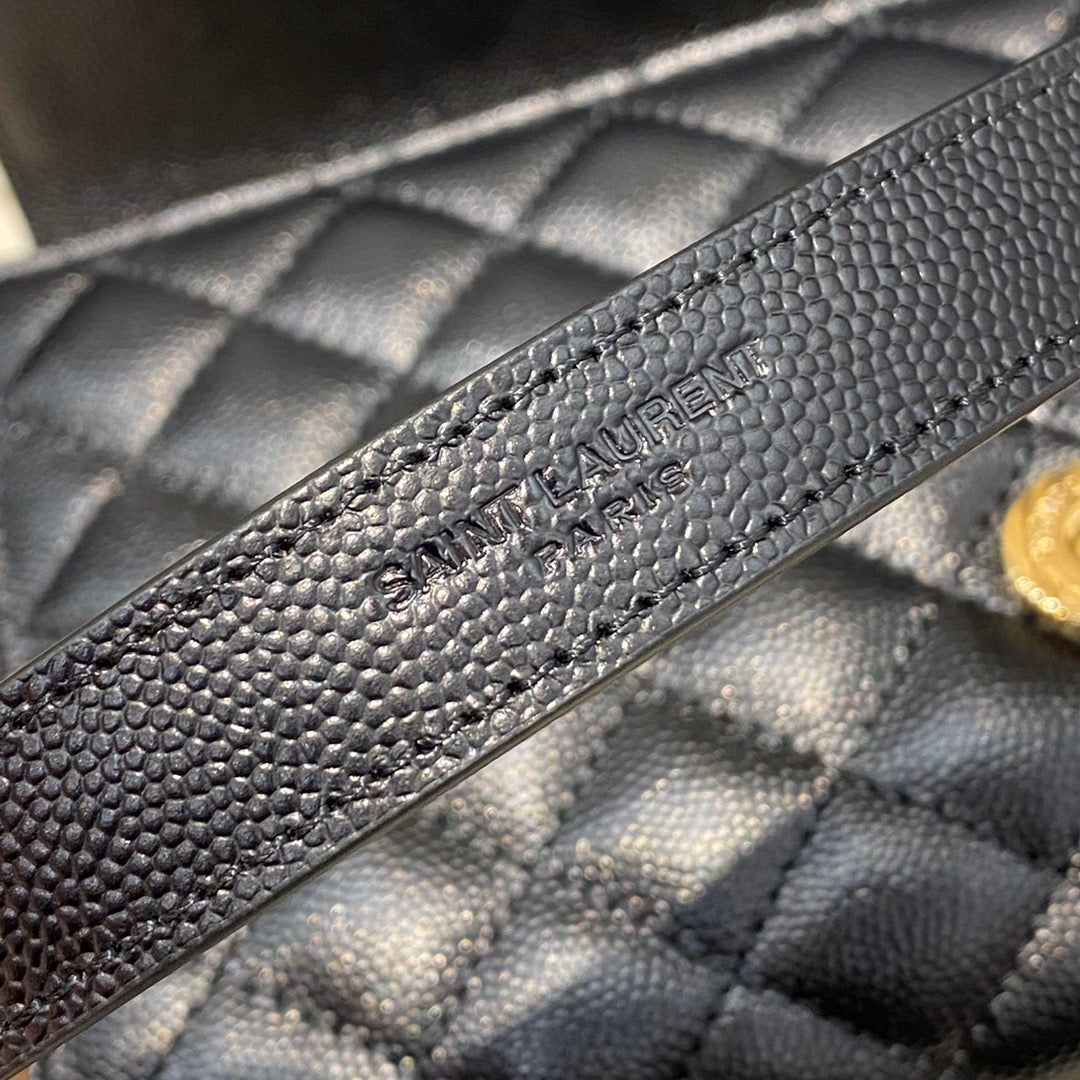 Taschen in Schwarz, Kastanienbraun und Cremeweiß