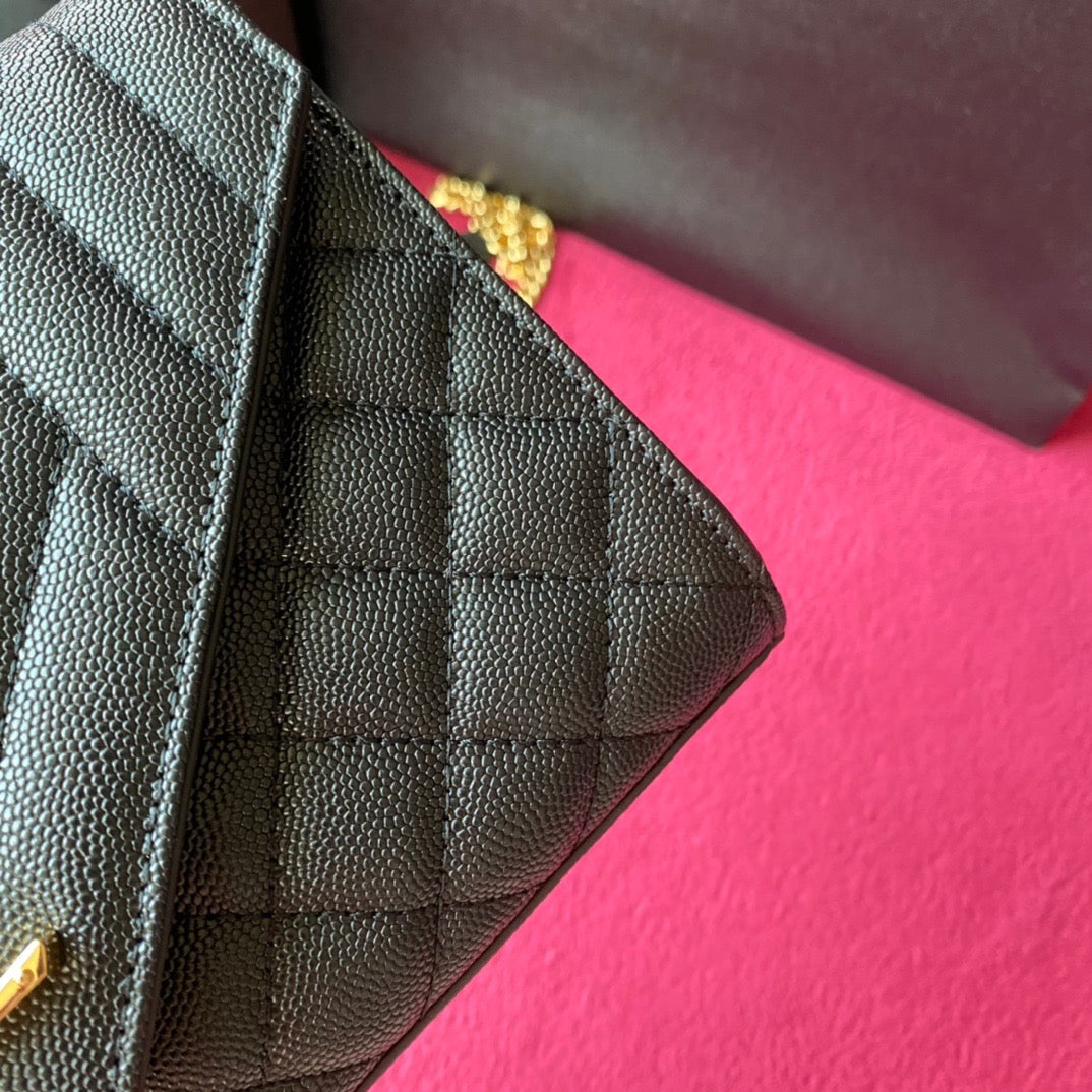 Taschen in Schwarz, Kastanienbraun und Cremeweiß