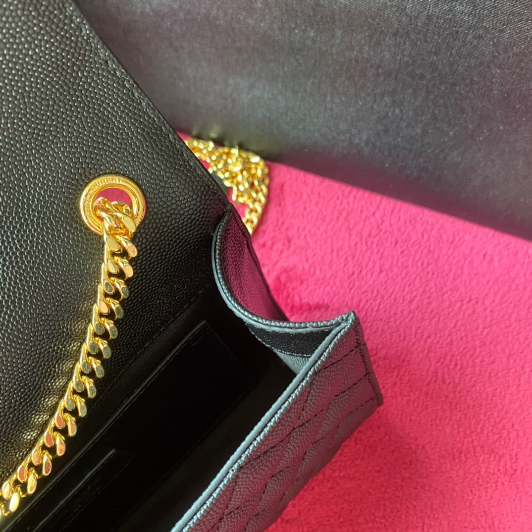 Taschen in Schwarz, Kastanienbraun und Cremeweiß