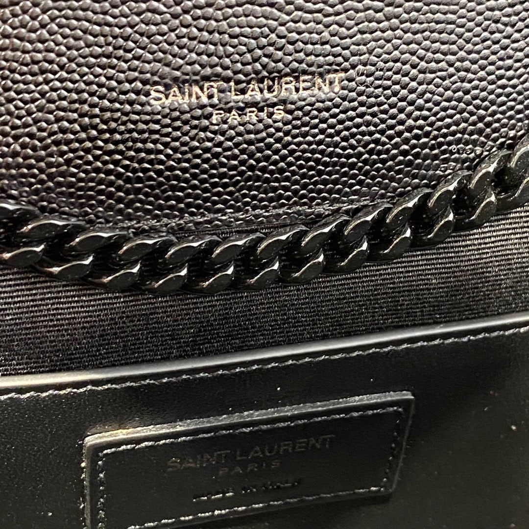 Taschen in Schwarz, Kastanienbraun und Cremeweiß
