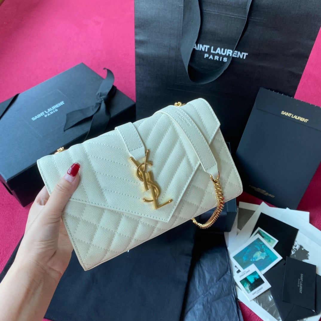 Taschen in Schwarz, Kastanienbraun und Cremeweiß