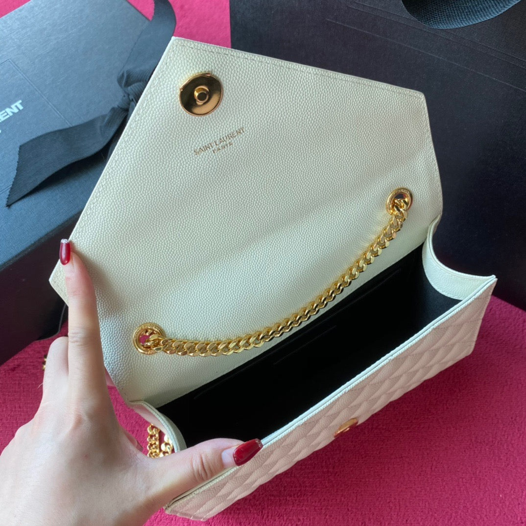 Taschen in Schwarz, Kastanienbraun und Cremeweiß