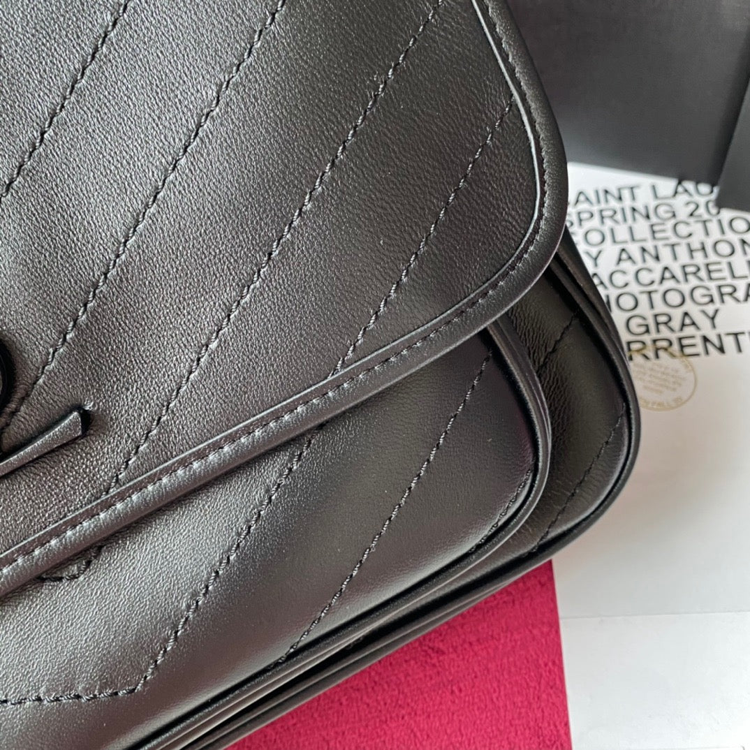 Schwarze Taschen
