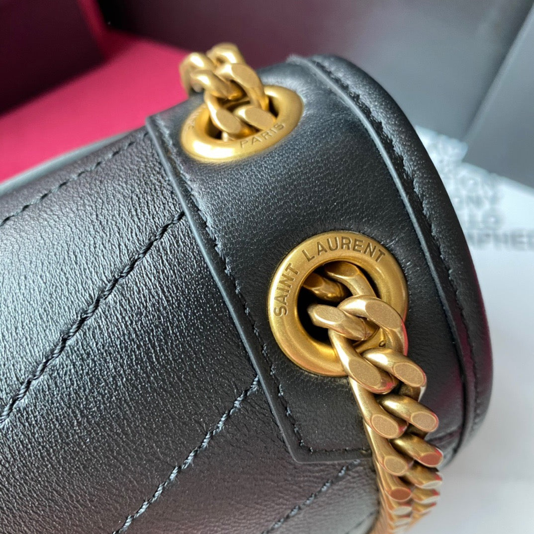 Schwarze Taschen