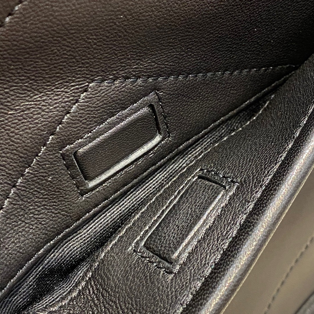 Schwarze Taschen