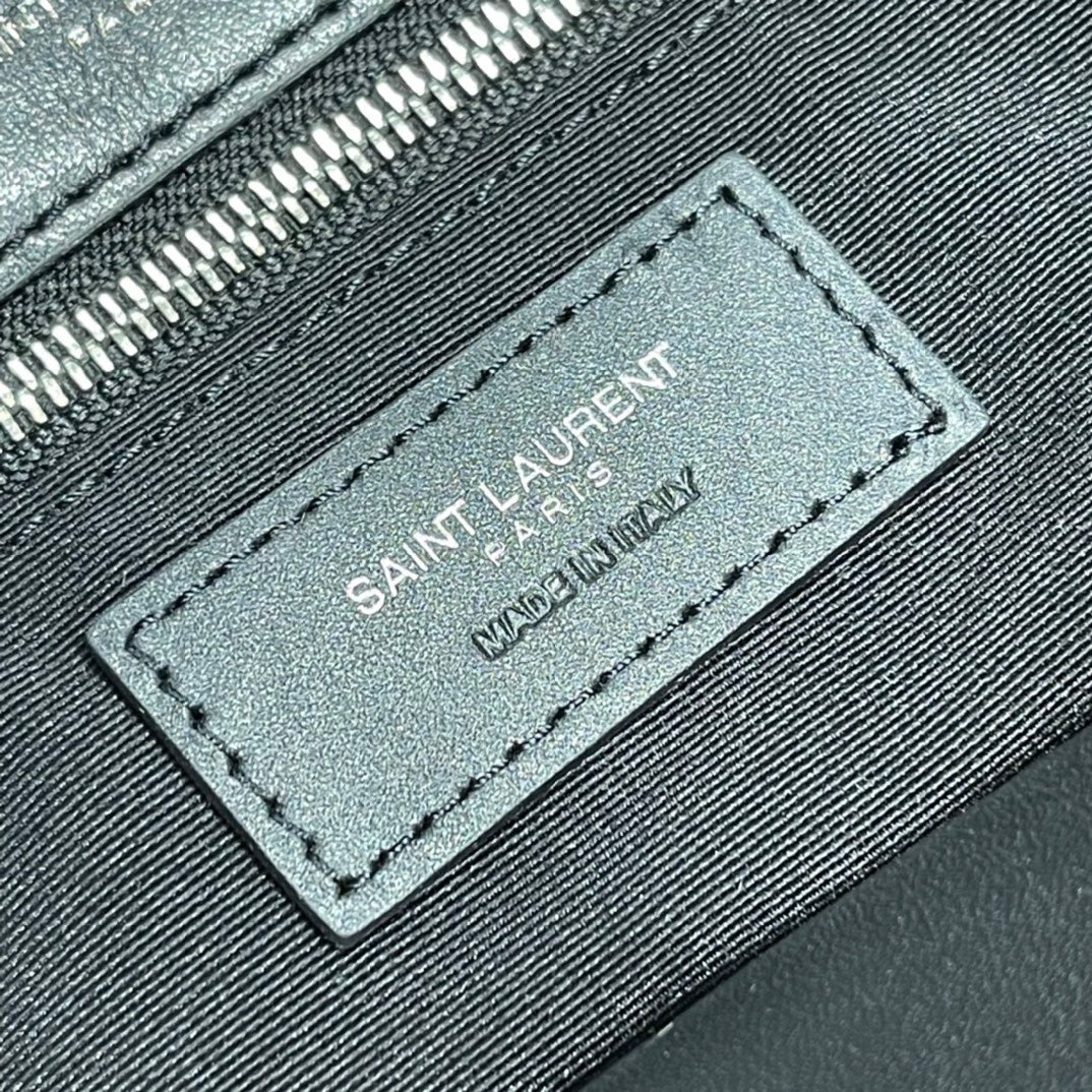 Schwarze Taschen