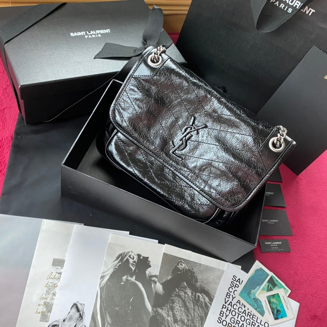 حقائب سوداء