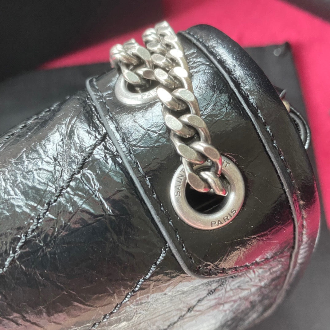 Schwarze Taschen