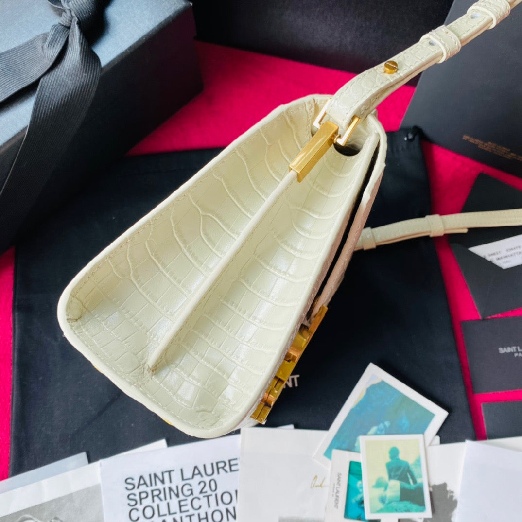 Off-White und schwarze Taschen