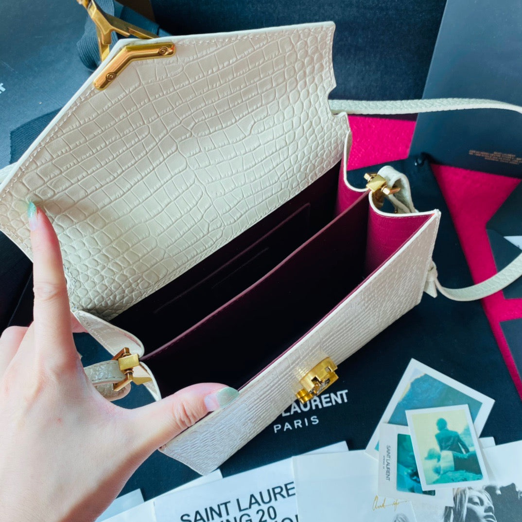 Off-White und schwarze Taschen