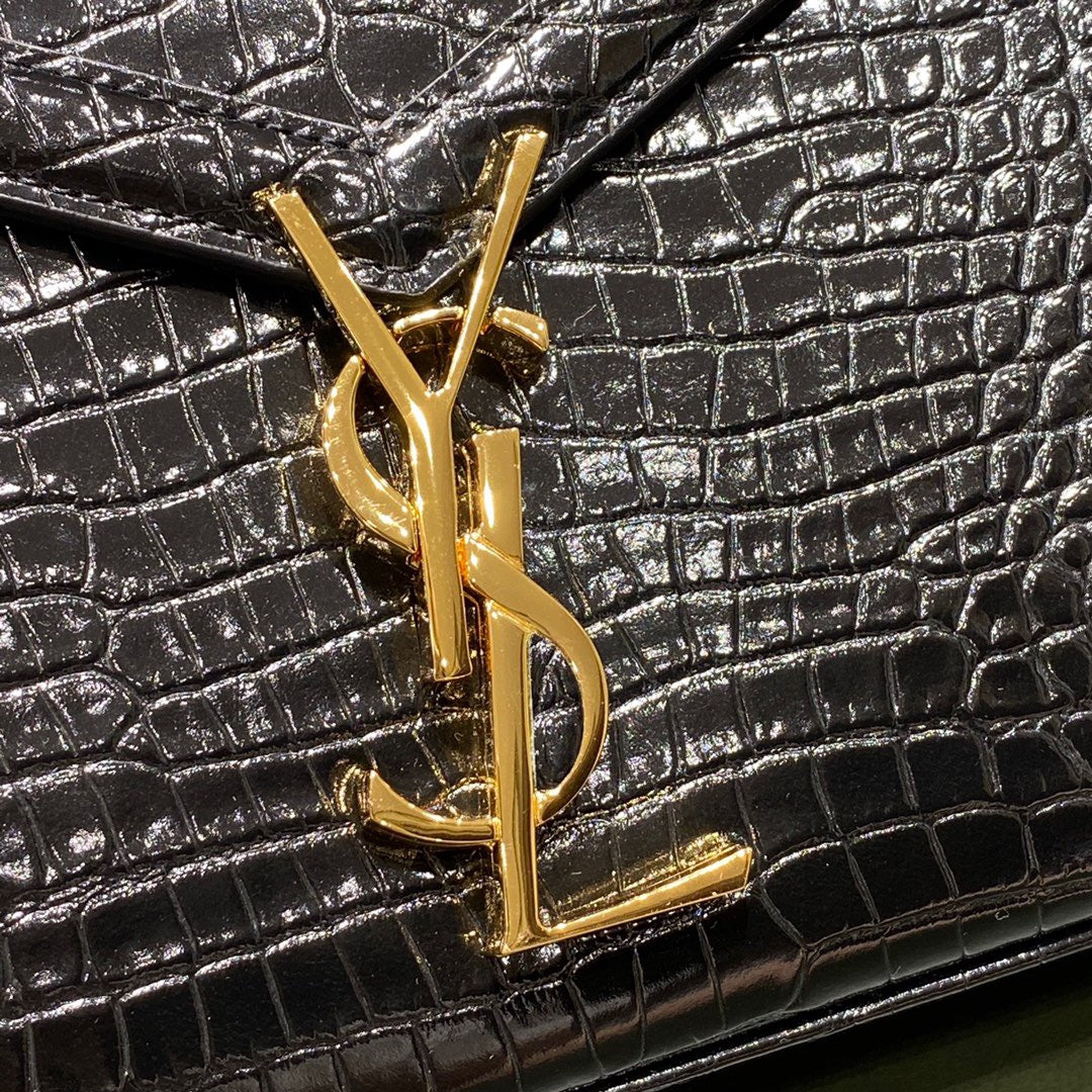 Off-White und schwarze Taschen