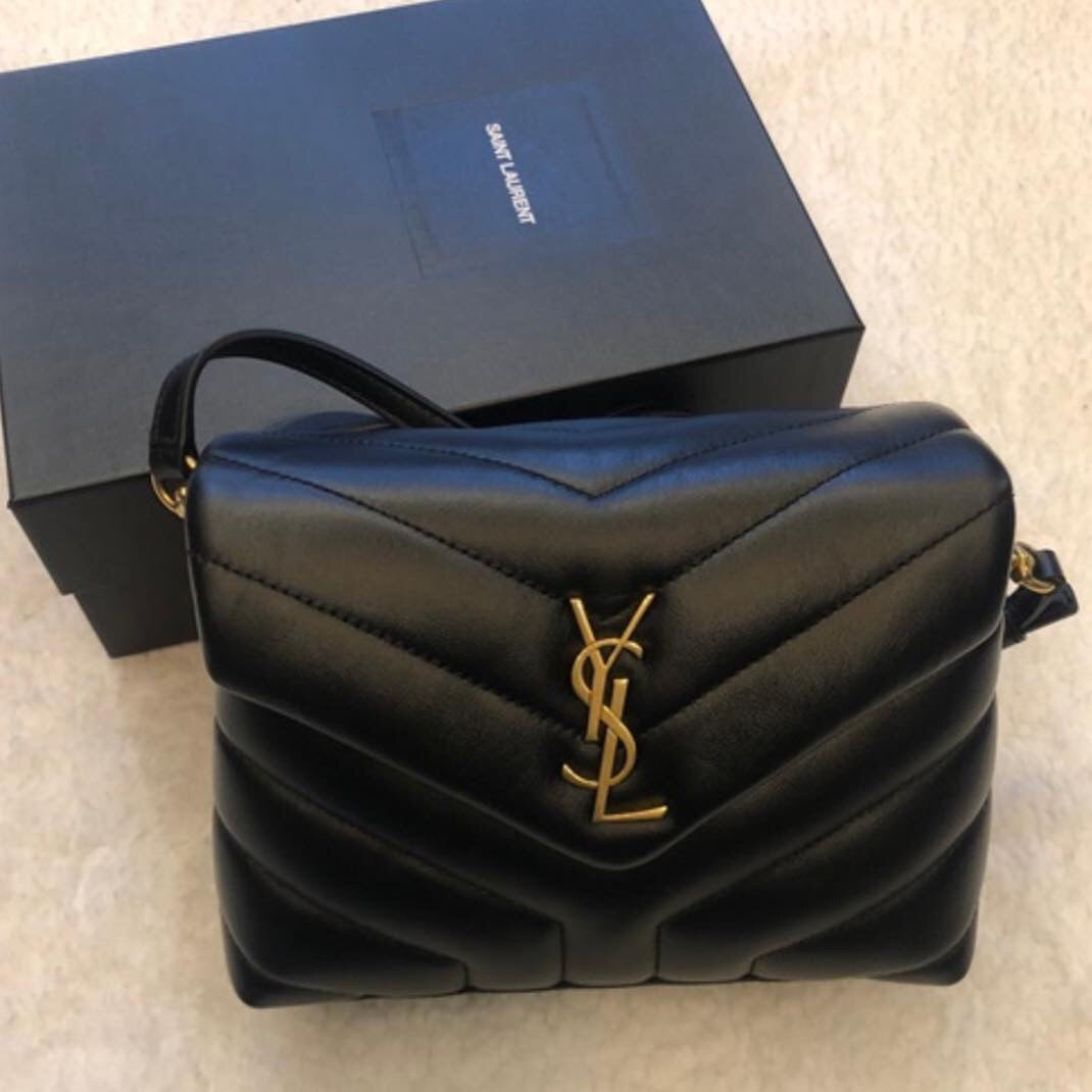 Taschen in Schwarz, Gold und Cremeweiß