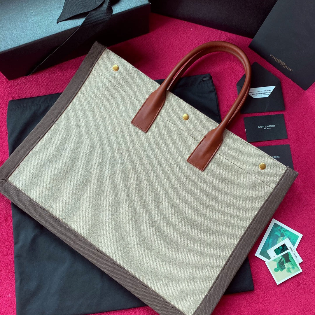 Off-White und schwarze Taschen