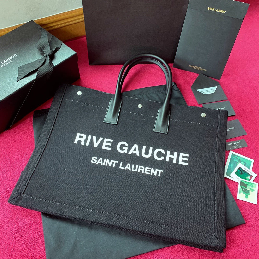 Off-White und schwarze Taschen