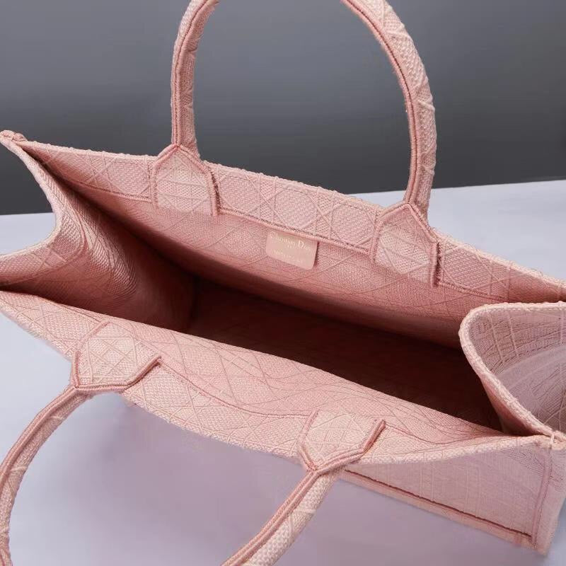 Schwarze, graue und pfirsichfarbene Taschen