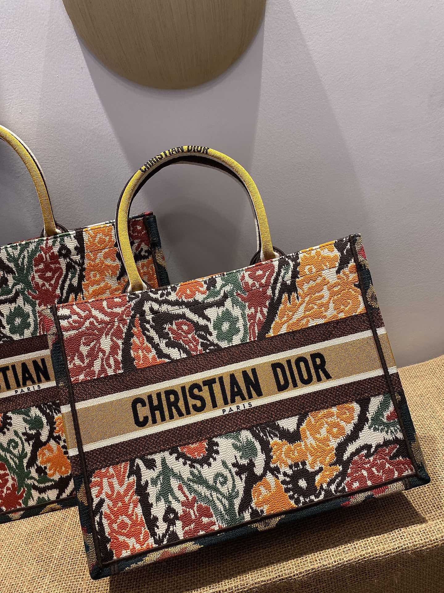 Mehrfarbige Taschen