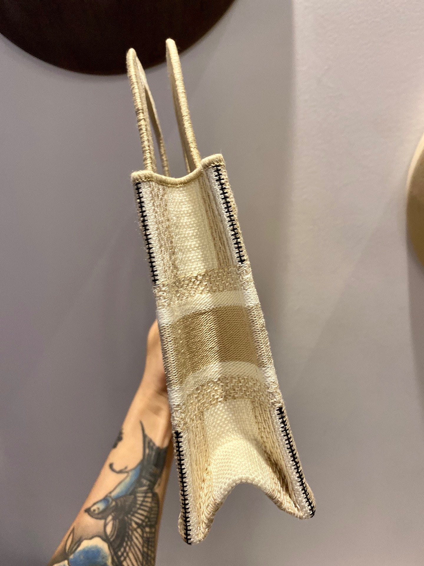 حقائب متعددة الألوان