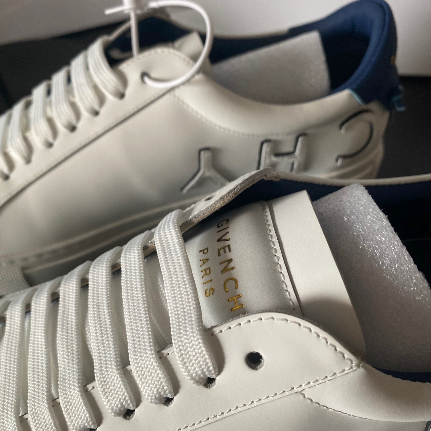 Weiße Schuhe