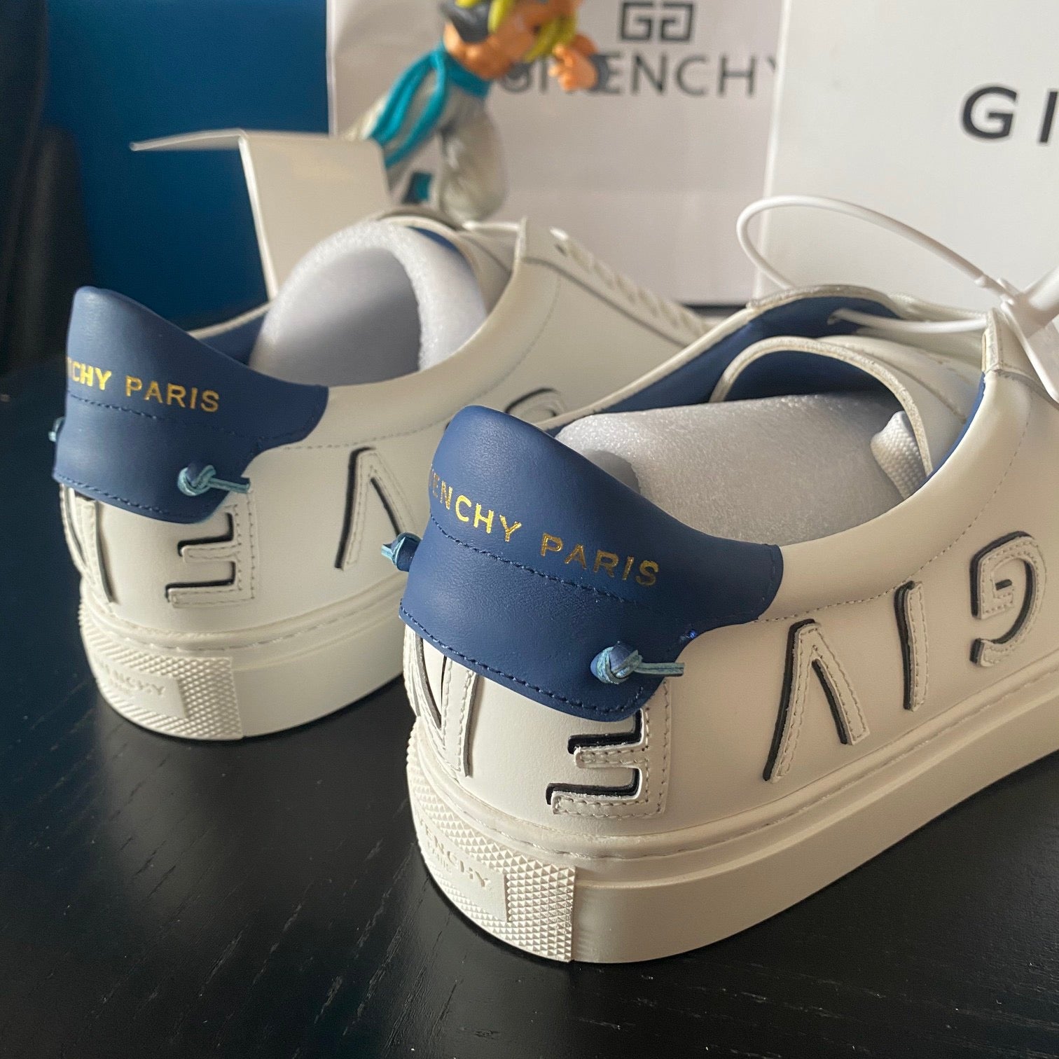 Weiße Schuhe