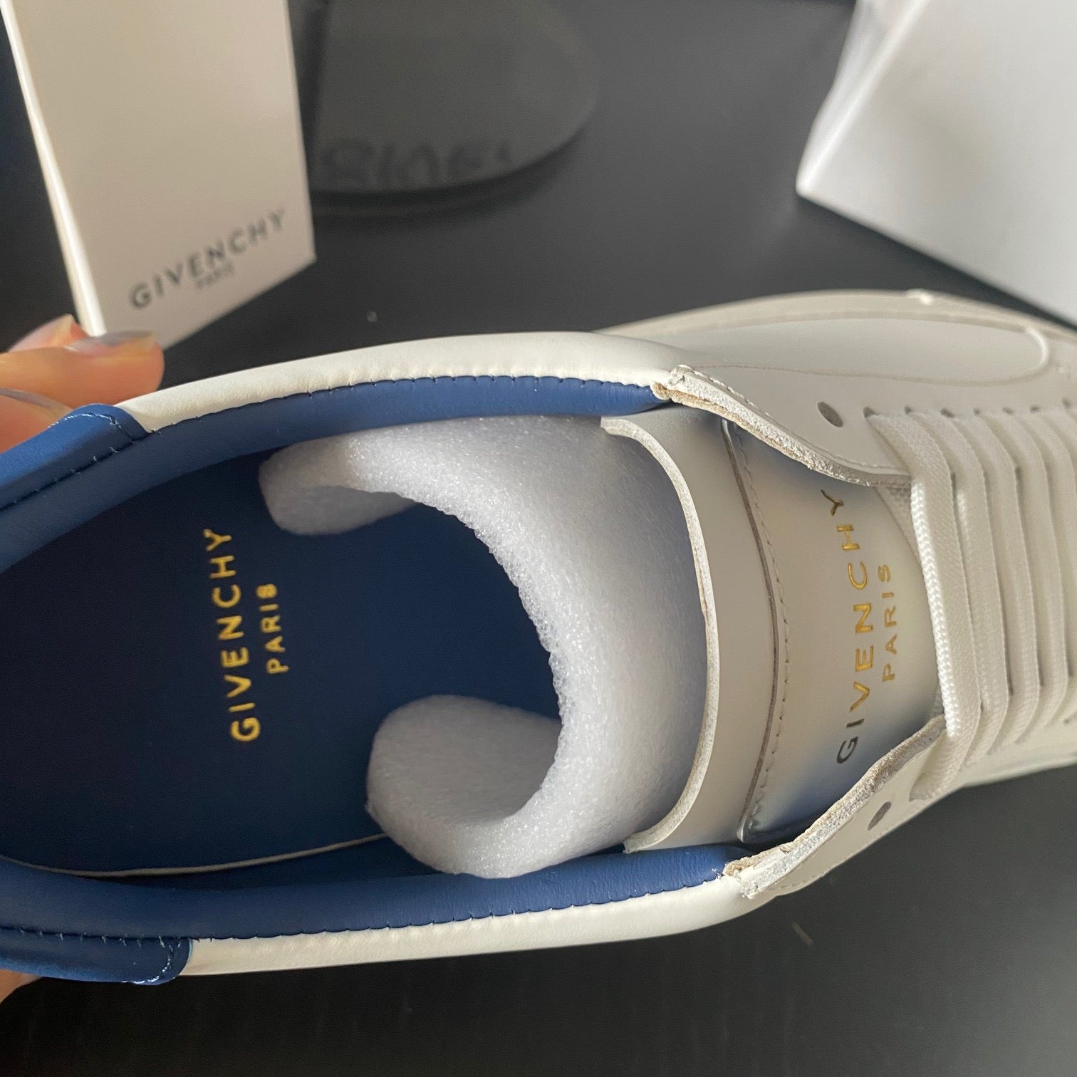 Weiße Schuhe