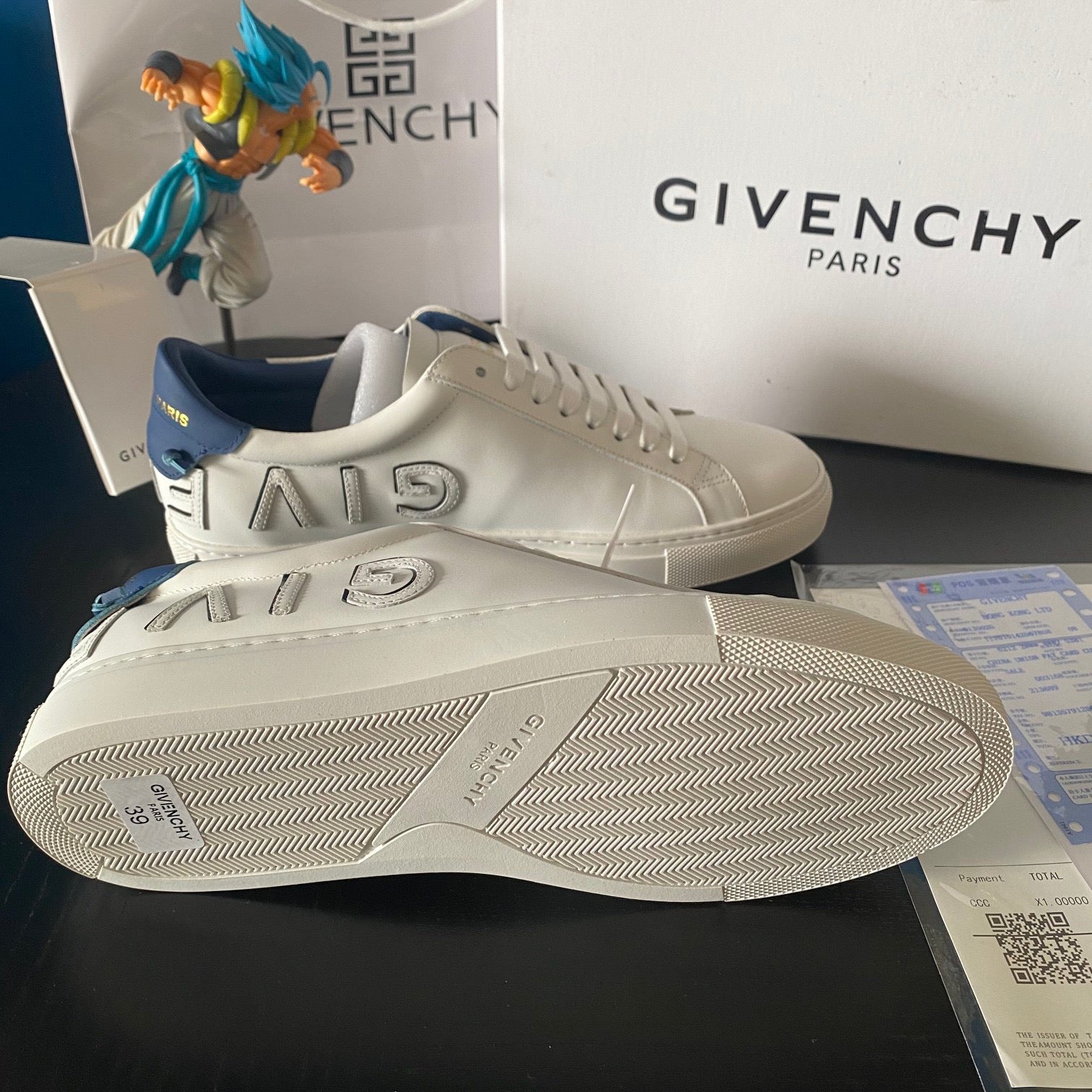 Weiße Schuhe