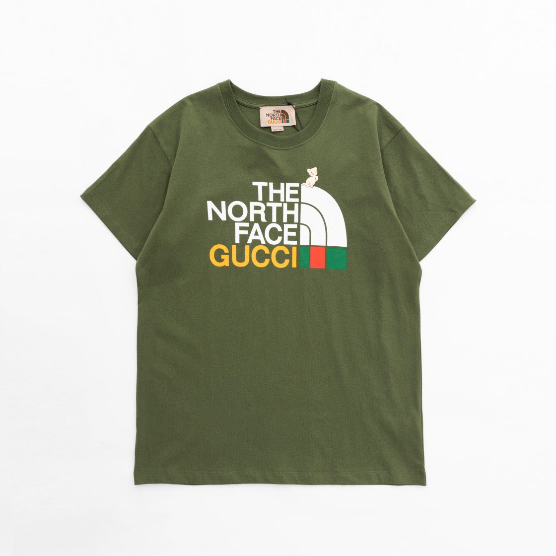 Schwarze, graue und weiße T-Shirts