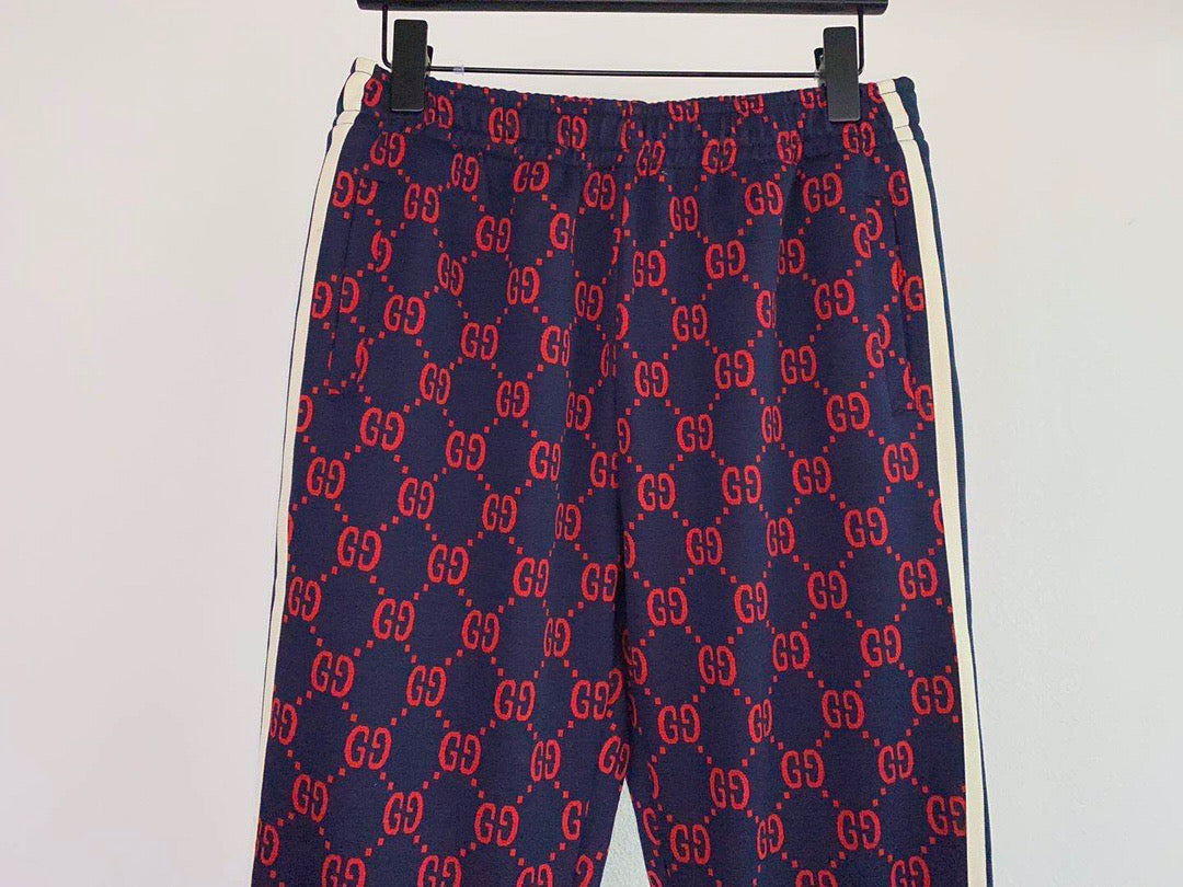 Blau-rote Hose