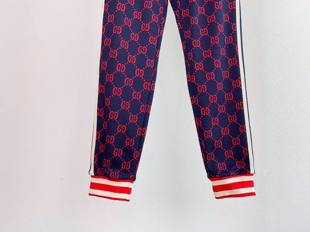 Blau-rote Hose