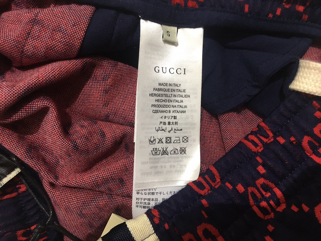Blau-rote Hose