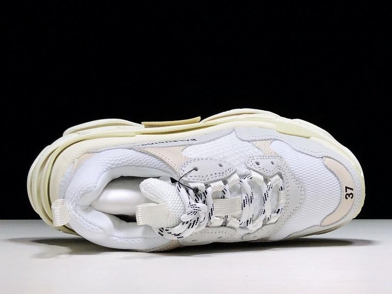 أحذية رياضية