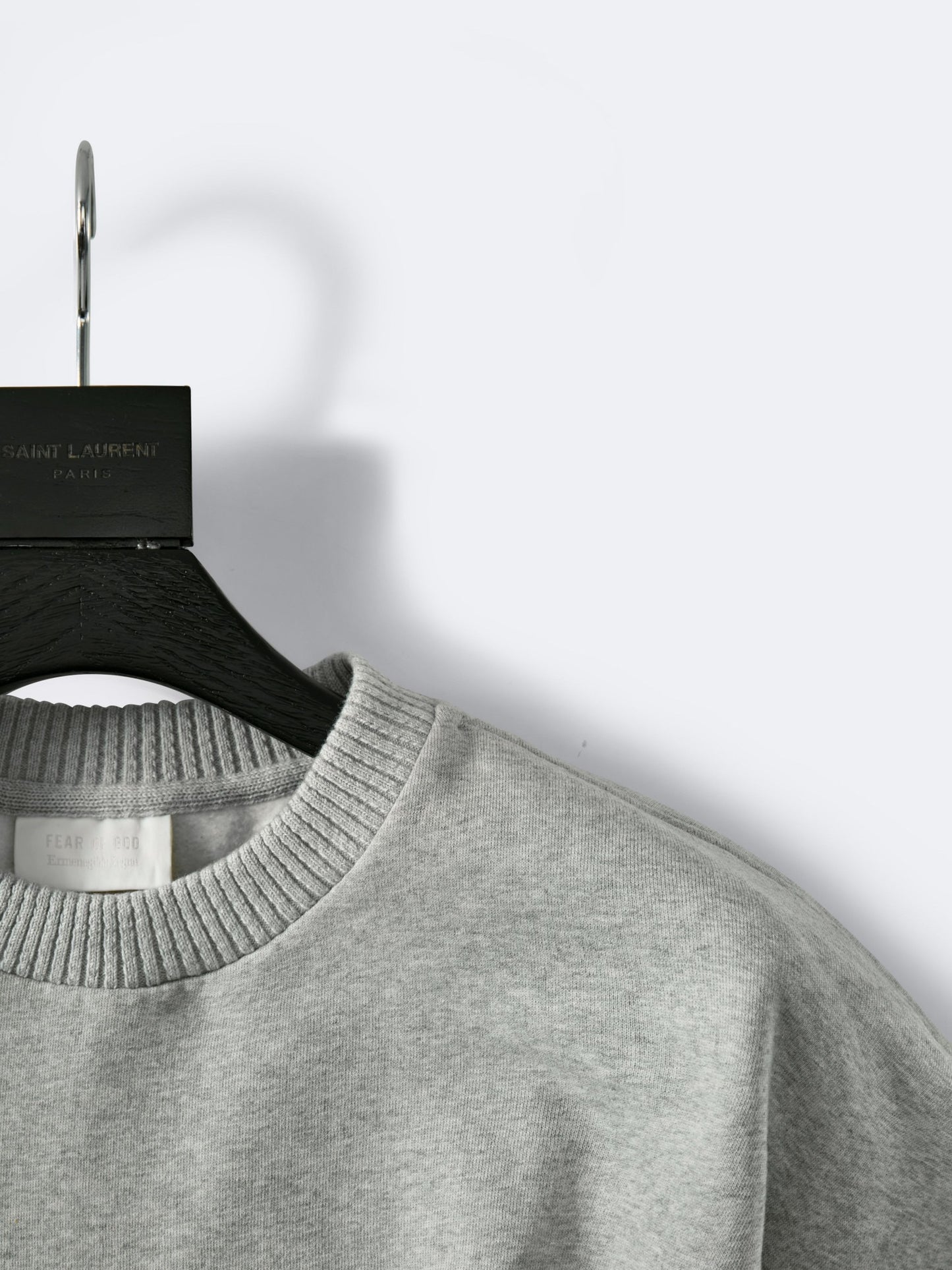 سترة بغطاء للرأس