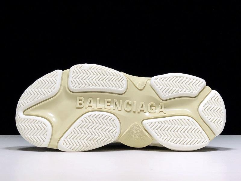 أحذية رياضية