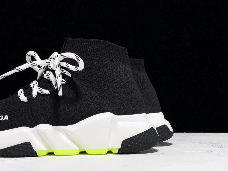 حذاء رياضي أسود