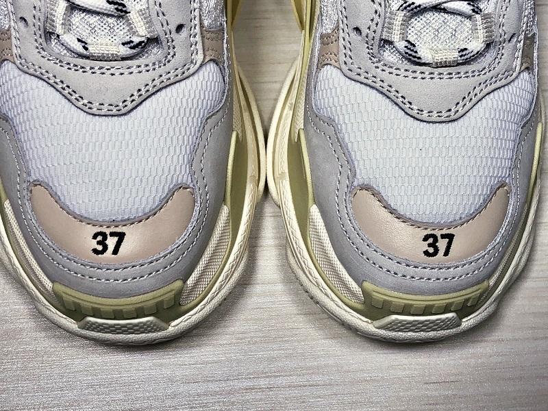 أحذية رياضية