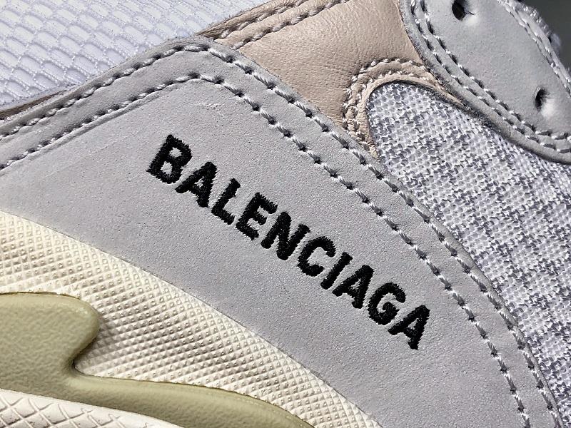 أحذية رياضية