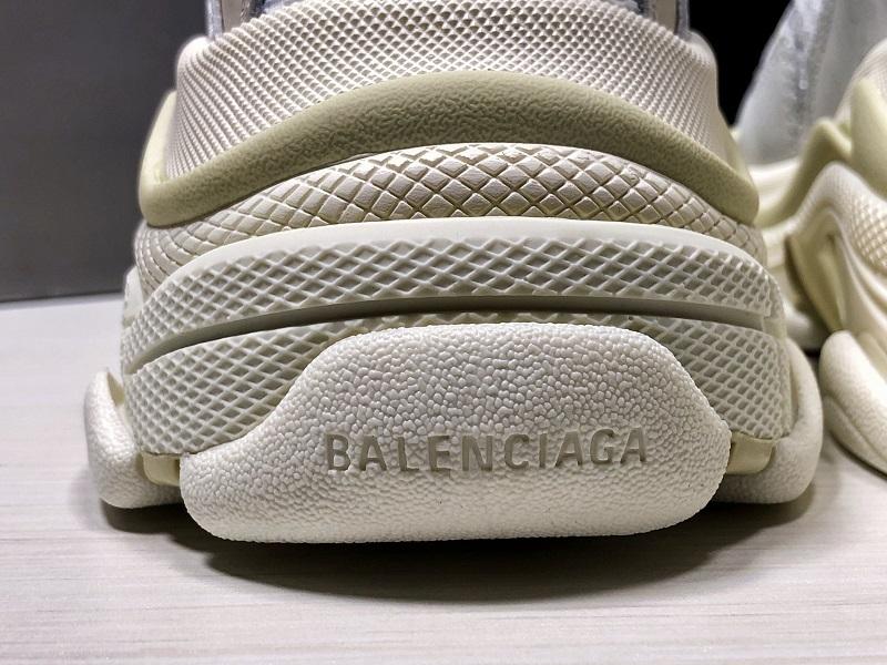 أحذية رياضية