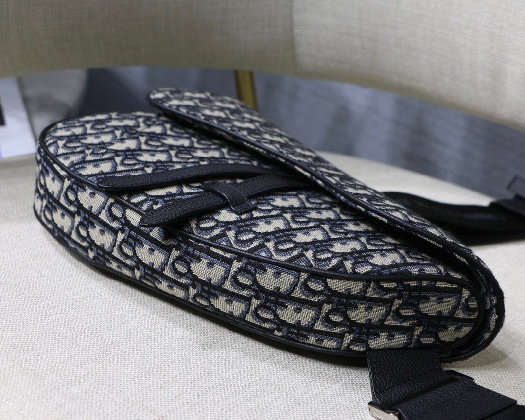 حقيبة كتف رمادية/بيضاء