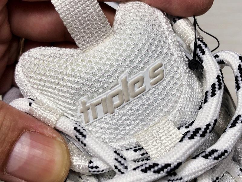 أحذية رياضية