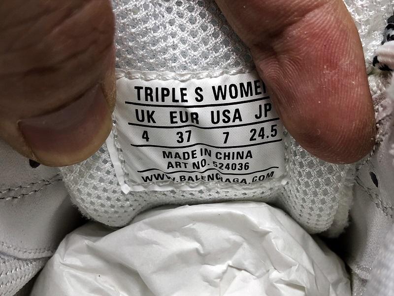 أحذية رياضية