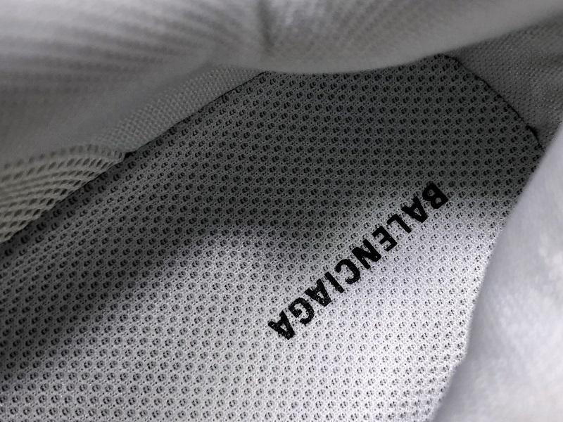 أحذية رياضية